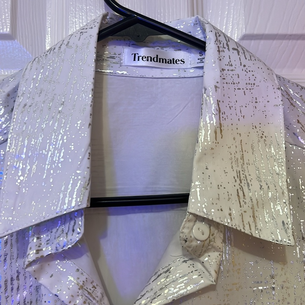 Trendmates womans white and silver button down shirt NWT retail $29 ❤️ - Picture 3 of 7